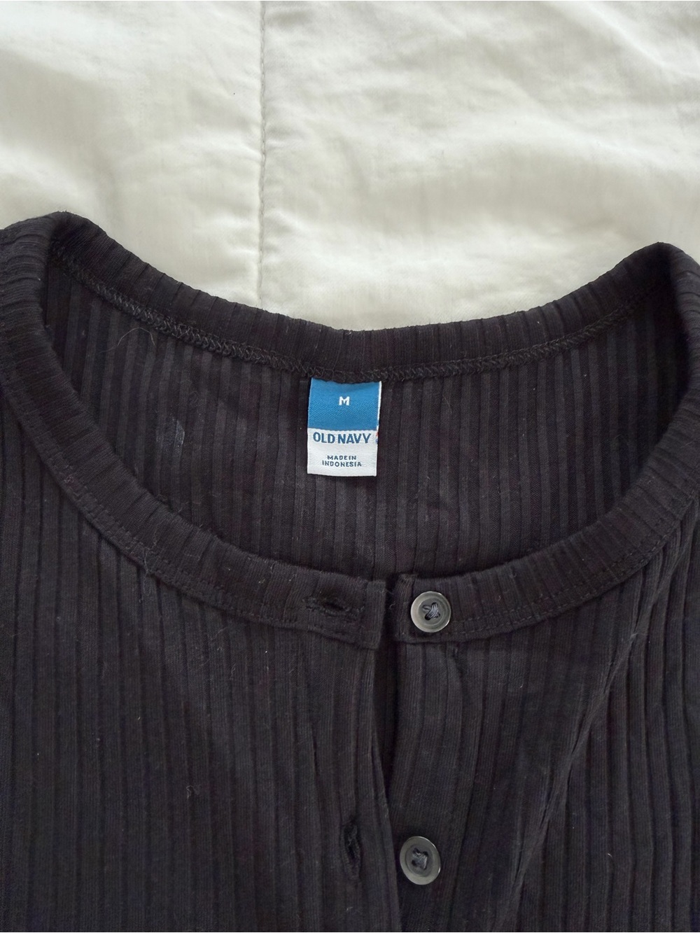 Old Navy Black Ribbed Button-Front Tank - Picture 4 of 5